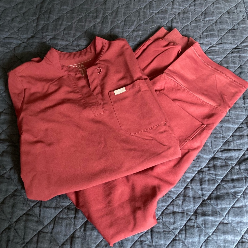 Figs Women's Scrub Set in Burgundy